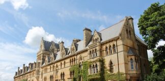 Ile kosztują studia na Oxford?