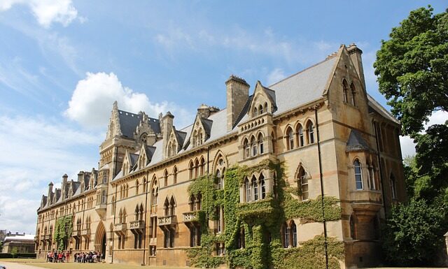 Ile kosztują studia na Oxford?