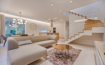 Jak wykorzystać lamele do pokoju, aby stworzyć przytulne i nowoczesne wnętrze lamele do pokoju